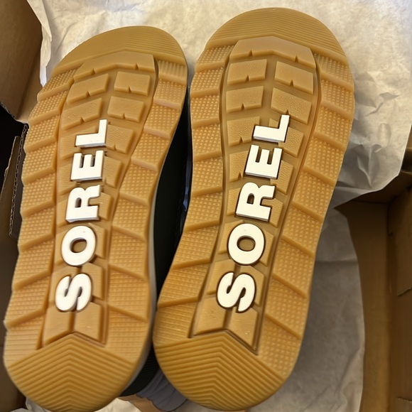 NEW Sorel Sizes 1-7 Kids' Whitney II Short Lace Winter Boots - Black/ Lavender - Picture 9 of 14